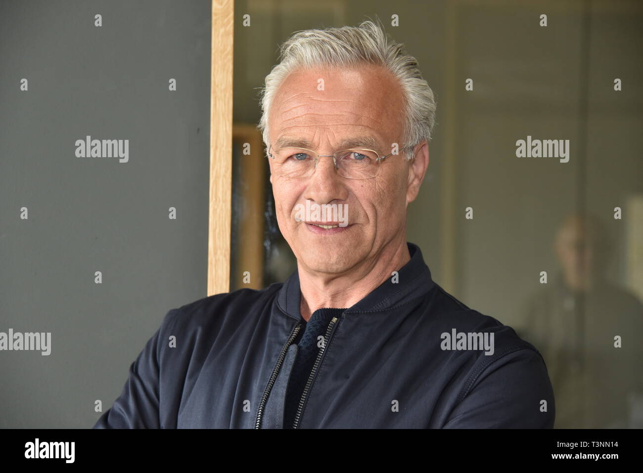 10 April 2019, North Rhine-Westphalia, Köln: Actor Klaus J. Behrendt as Commissioner Max Ballauf stands in the new commissariat during the shooting of the new Cologne 'Tatort - Niemals ohne mich' (working title). Photo: Horst Galuschka/dpa Stock Photo