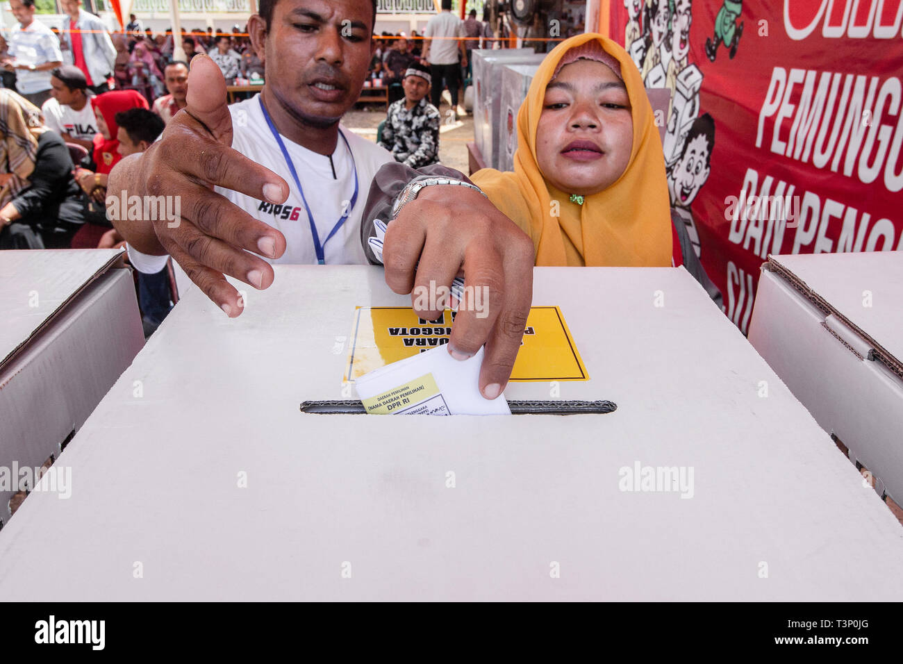 Lhokseumawe, Indonesia. 11th Apr, 2019. A woman seen casting her ballot during pre-election drill for president, vice-presidential candidates and legislative candidates in Lhokseumawe, Aceh province, Indonesia. Elections in Indonesia will take place next week on Wednesday April 17, 2019. Credit: SOPA Images Limited/Alamy Live News Stock Photo