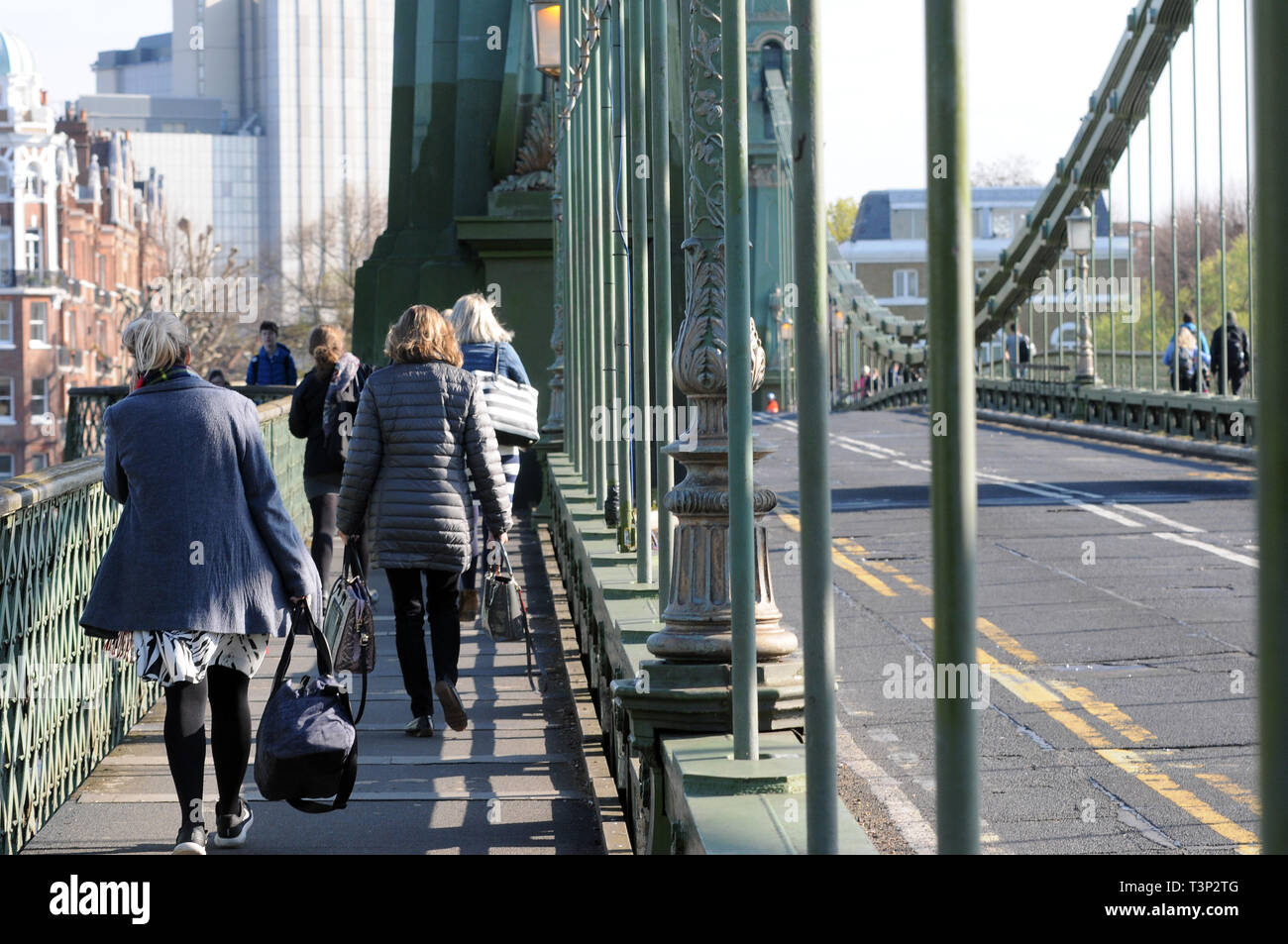 London, UK. 11th Apr, 2019. Hammersmith Bridge closes causing traffic