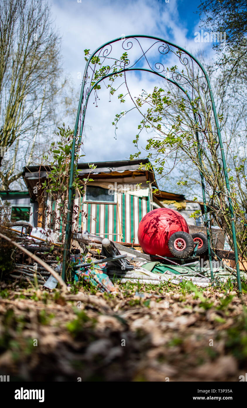 11 April 2019, North Rhine-Westphalia, Lügde: A children's pedal car and a hopping ball are located in front of the partly demolished plot of land of the alleged perpetrator on the camping site Eichwald in the district of Elbrinxen. The campsite operator has the crime scene demolished, where several children were abused and filmed. The demolition work will continue until the weekend due to the large quantity. Photo: Guido Kirchner/dpa Stock Photo