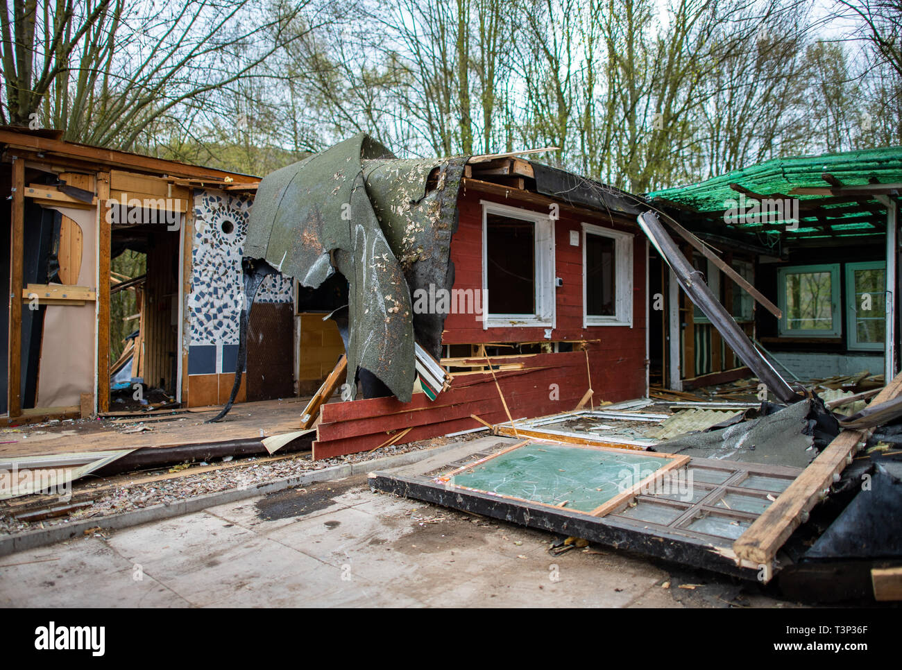 11 April 2019, North Rhine-Westphalia, Lügde: The partly demolished plot of land of the alleged perpetrator at the camping site Eichwald in the district Elbrinxen. The campsite operator has the crime scene demolished, where several children were abused and filmed. The demolition work will continue until the weekend due to the large quantity. Photo: Guido Kirchner/dpa Stock Photo