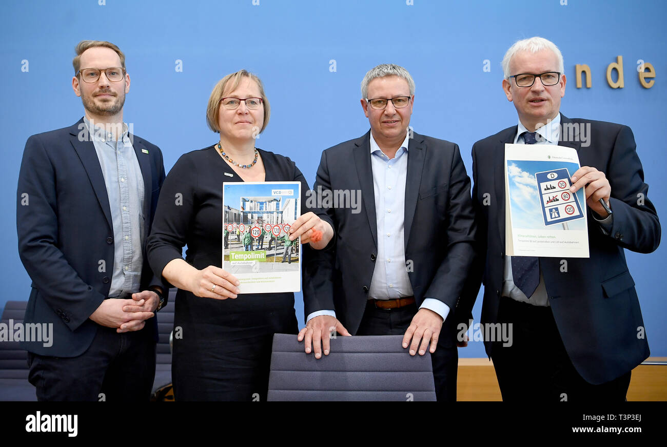 Berlin, Germany. 26th Mar, 2019. Arne Fellermann, Head of Transport Policy at BUND (l-r), Kerstin Haarmann, Federal Chairman of the Ecological Transport Club Germany VCD, Michael Mertens, Regional Chairman of the Police Union NRW and Jürgen Resch, Federal Managing Director of Deutsche Umwelthilfe, will give a press conference on the speed limit in Germany. Credit: Britta Pedersen/dpa-Zentralbild/dpa/Alamy Live News Stock Photo
