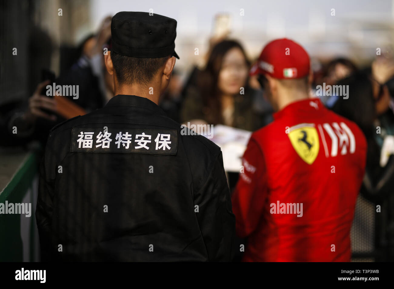 Shanghai, China. 11th Apr, 2019. Motorsports: FIA Formula One World Championship 2019, Grand Prix of China, police officer, Polizei, Sicherheit Credit: dpa/Alamy Live News Stock Photo