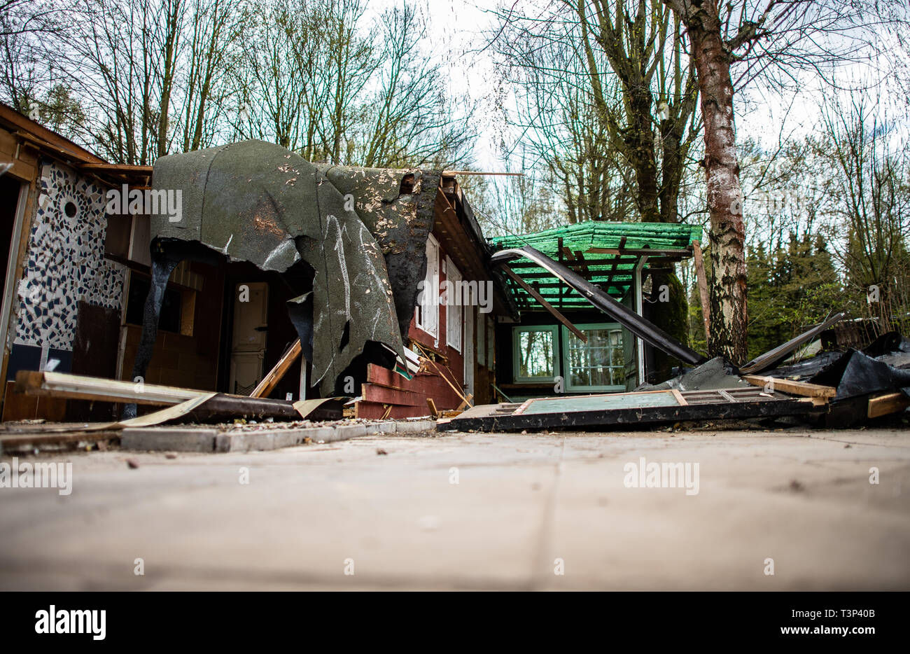 11 April 2019, North Rhine-Westphalia, Lügde: The partly demolished plot of land of the alleged perpetrator at the camping site Eichwald in the district Elbrinxen. The campsite operator has the crime scene demolished, where several children were abused and filmed. The demolition work will continue until the weekend due to the large quantity. Photo: Guido Kirchner/dpa Stock Photo