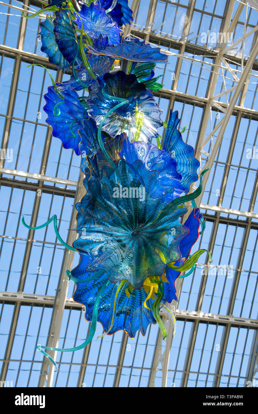 Opal And Gold Chandelier A Blown Glass And Steel Sculpture By Dale Chihuly Hanging In The Temperate House At Kew Gardens London Uk Stock Photo Alamy