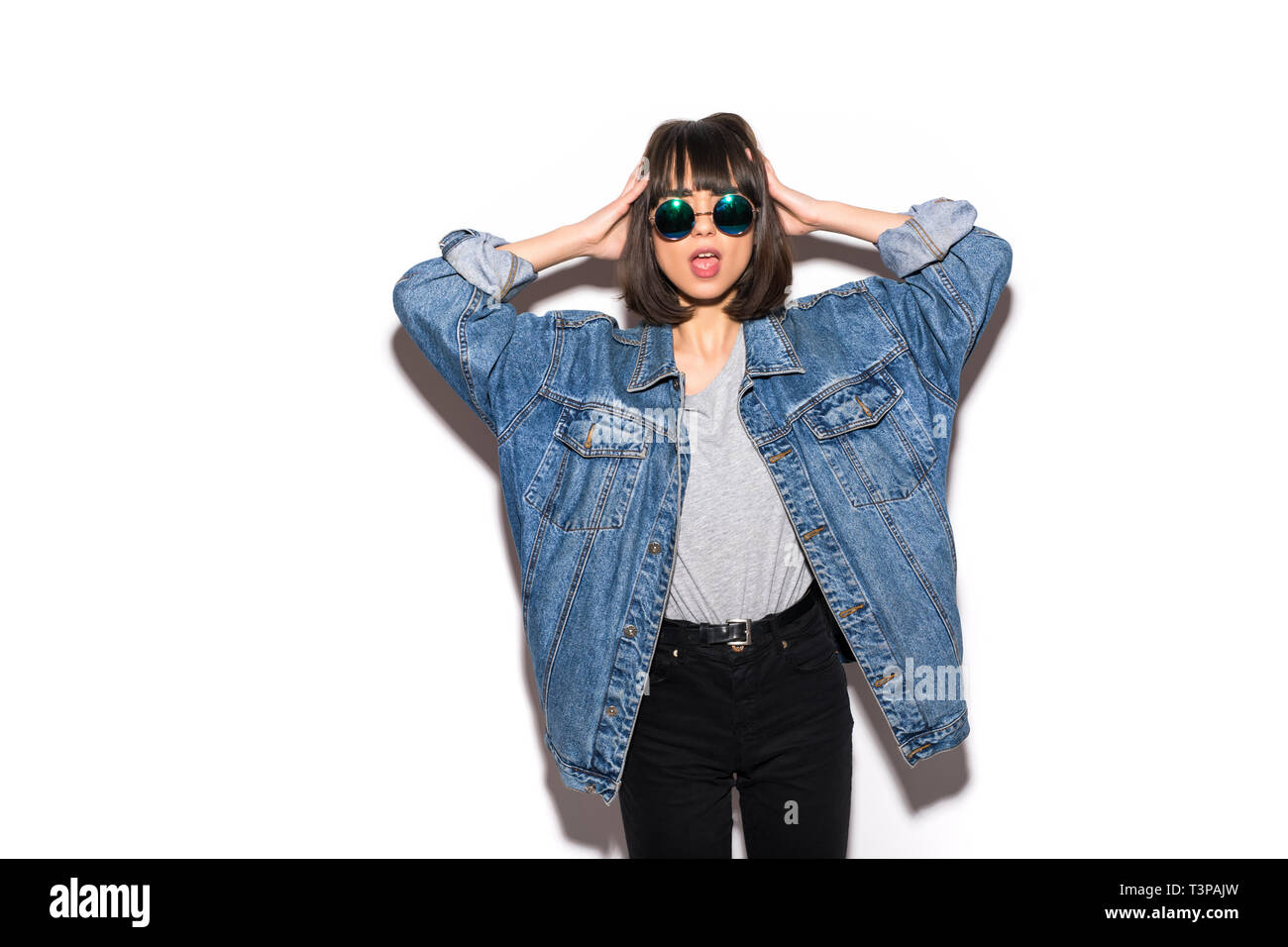 Page 3 Girl Wearing Blue Jeans And White Shirt High Resolution Stock Photography And Images Alamy