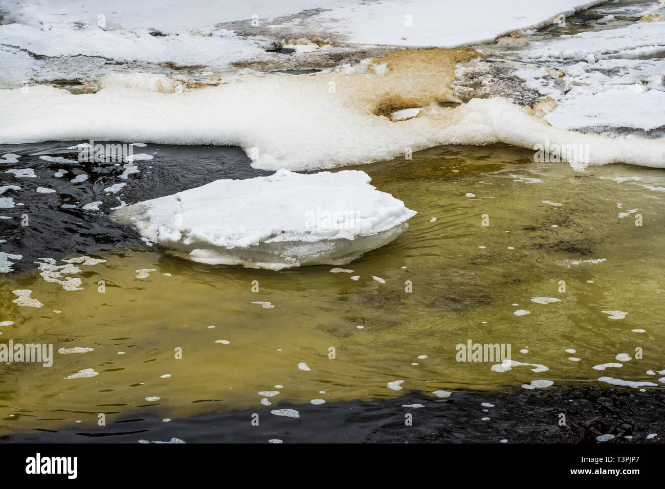 Water frozen hi-res stock photography and images - Alamy