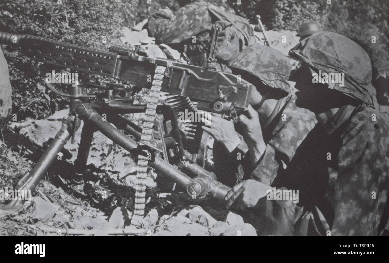 service weapons, Germany until 1945, heavy machine gun 37 (t), Czech ZB 1937, two German soldiers, maybe of the Waffen-SS, with a MG 37 (t), early 1940s, Editorial-Use-Only Stock Photo