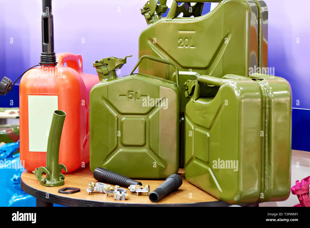 Jerry Gas-Kraftstofftank aus Metall im Militärstil 3D-Modell $29