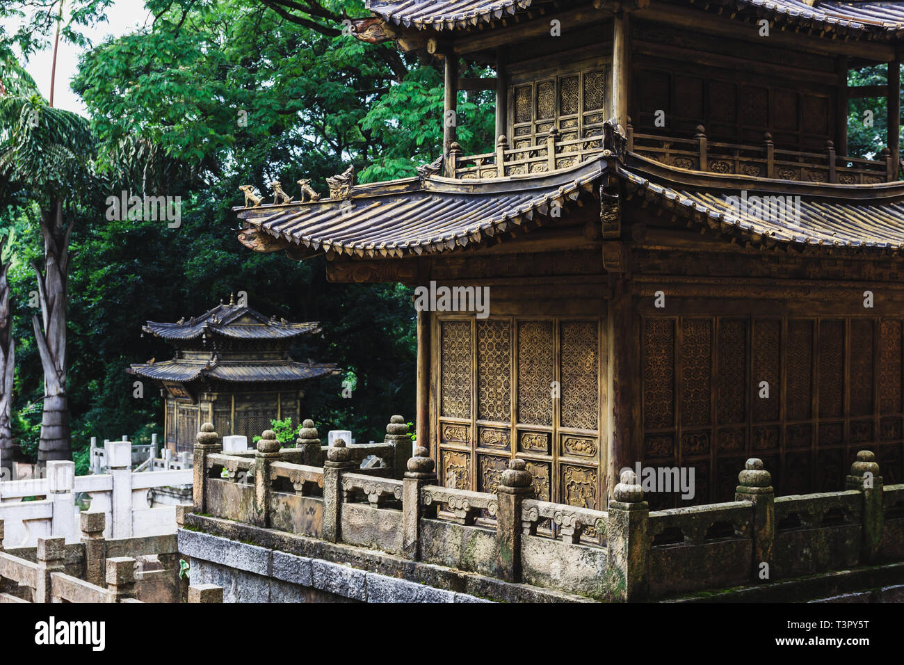 Taoist temple architecture hi-res stock photography and images - Alamy