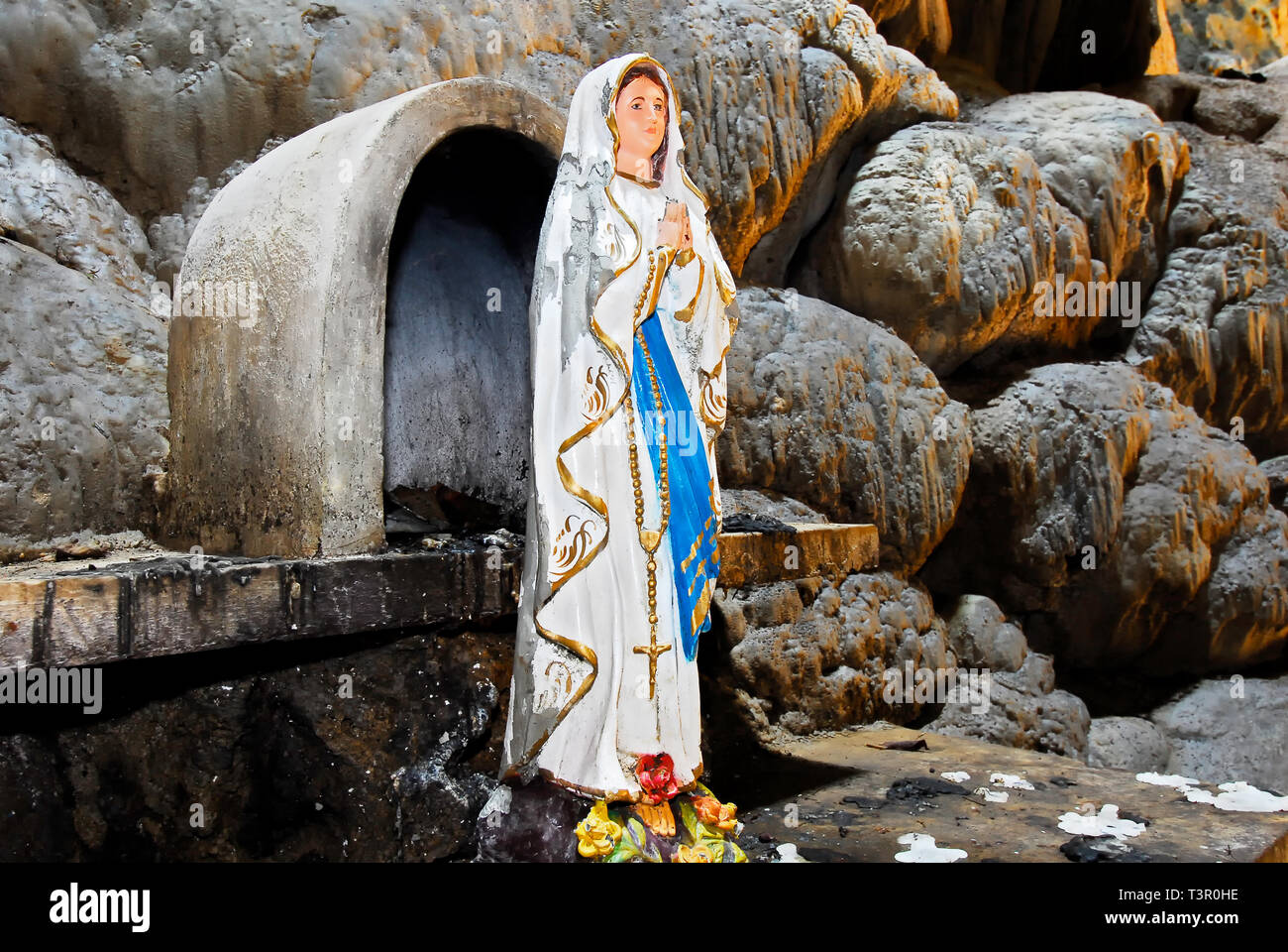Penablanca, Cagayan Province, Philippines - May 19, 2008: Statue of Mother Mary inside Callao Cave with a church built in the first chamber Stock Photo