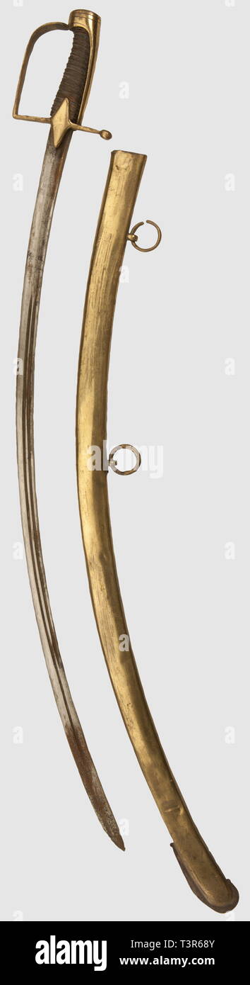 DIRECTOIRE-CONSULAT-EMPIRE 1795-1814, Sabre d'officier subalterne de chasseurs à cheval, 1788 au 1er Empire. Monture en laiton doré, type 'à la hongroise', garde à une branche, poignée en bois recouverte de cuir et filigrane en cuivre, pommeau à calotte longue et croisière simplement gravée au trait, lame étroite et fléchée, à double gorge, trace de gravure archaique sur les plats 'servir même', et 'ano 732', lame très rouillée à l'extrémité, fourreau entièrement de cuivre doré sans aucun motif. Longueur totale 104 cm. Etat moyen, dorure présente, Additional-Rights-Clearance-Info-Not-Available Stock Photo