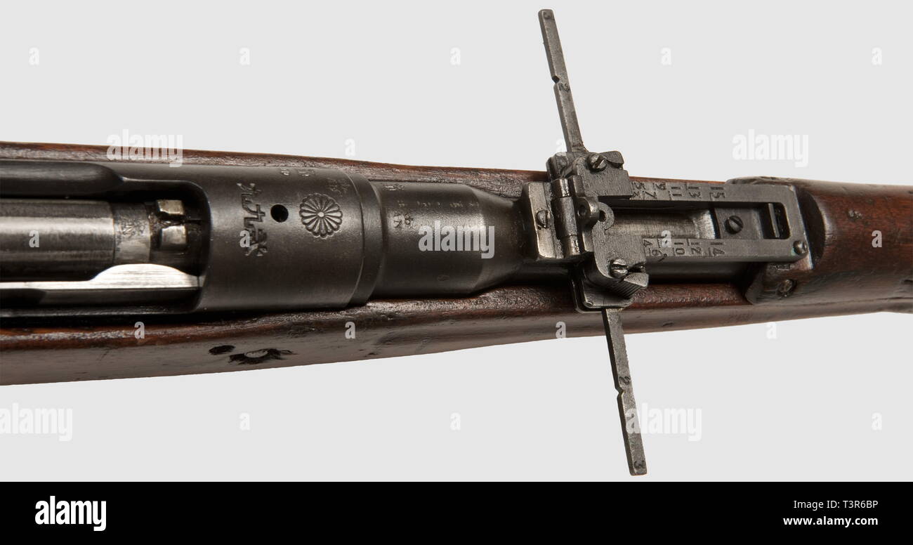 ARMES A FEU, Carabine Arisaka Mle 99 (1939), calibre 7,7, fabr. 2ème Guerre Mondiale, sans couvre-culasse ni bipied, hausse avec dispositif de tir antiaérien (ressort cassé), crosse en deux parties typique du modèle, avec une baionnette (arsenal de Kokura) et son fourreau. Peu courant, Editorial-Use-Only Stock Photo