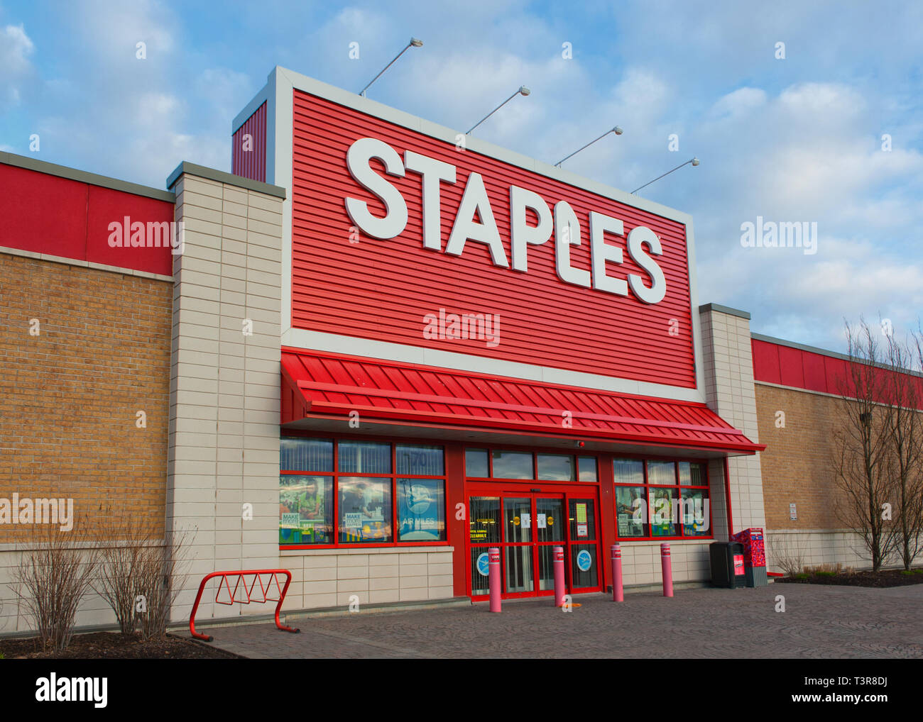 Retail outlet storefront hi-res stock photography and images - Alamy