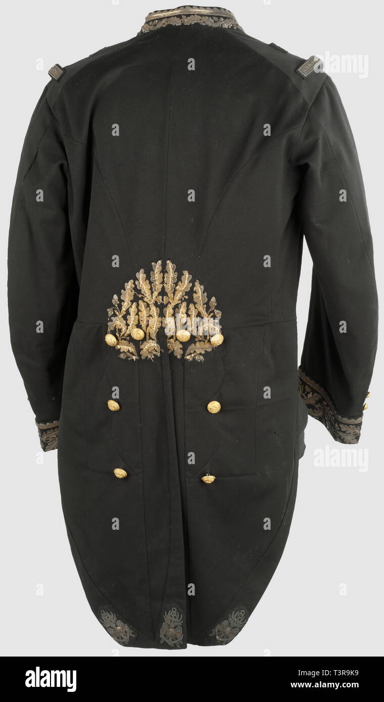 TROISIEME REPUBLIQUE 1870-1914, Habit de grande tenue Mle 1896 de  contre-amiral, avec son pantalon à bande or. Habit à basques en drap noir,  fermant droit par 9 gros boutons au motif d'amiral,