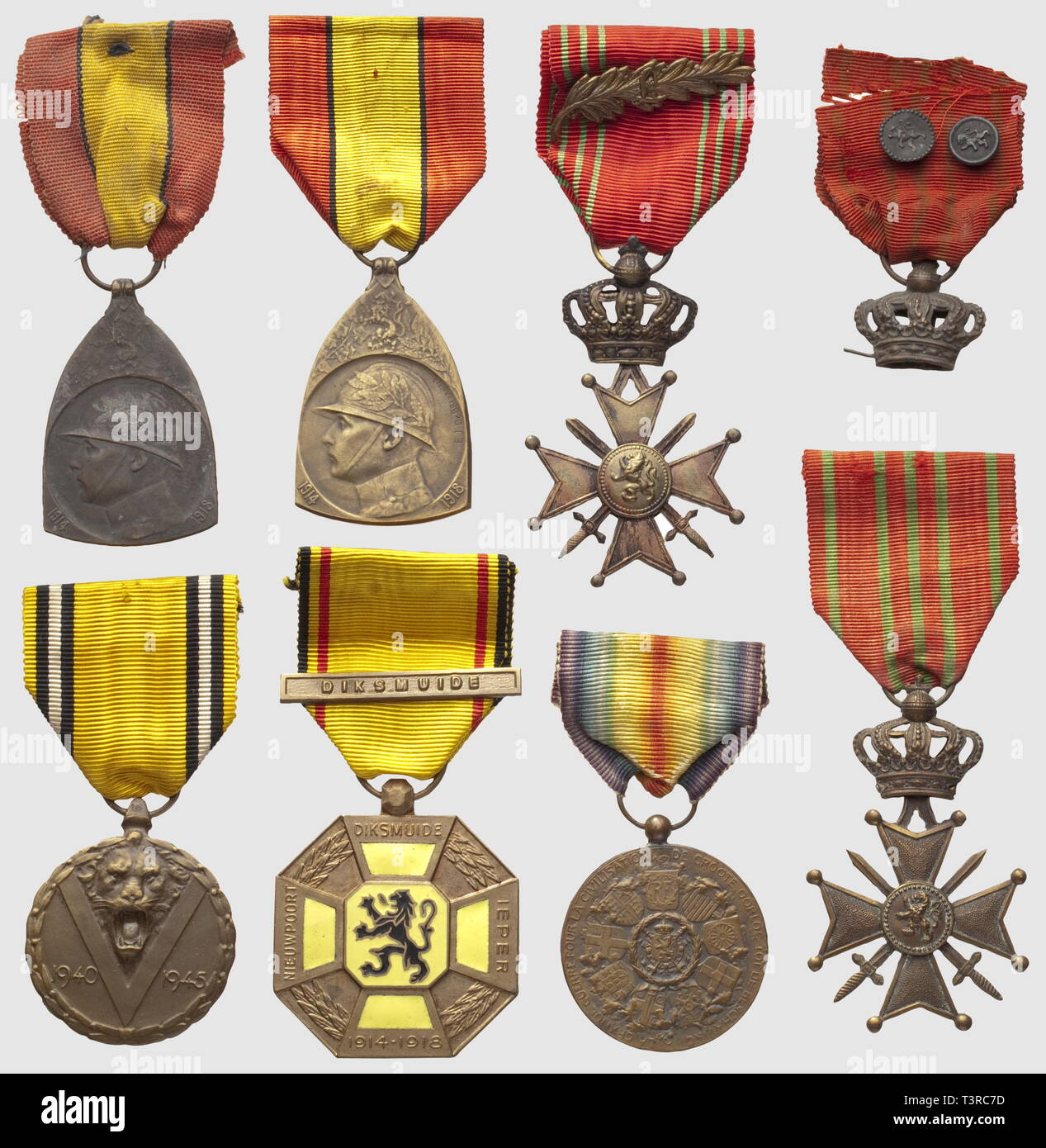 Ensemble de 8 médailles militaires, pour 1914 et 1939, dont la médaille des 'trois cités', Additional-Rights-Clearance-Info-Not-Available Stock Photo
