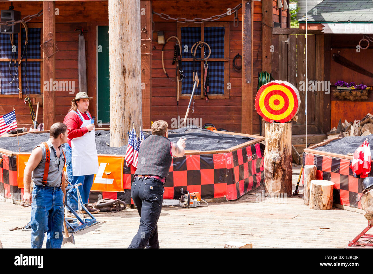 Axe throwing hires stock photography and images Alamy