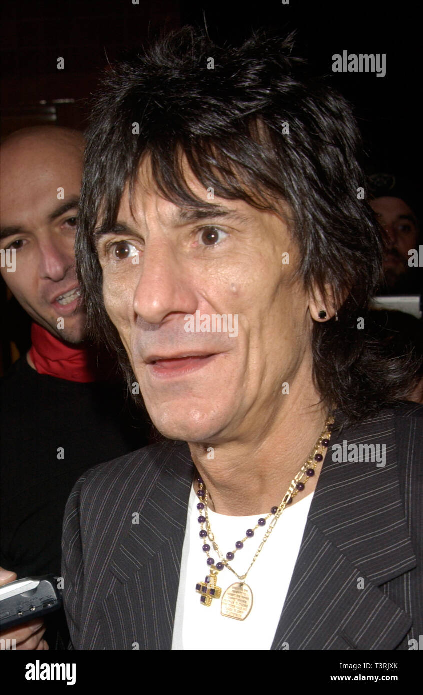 LOS ANGELES, CA. November 01, 2002: RONNIE WOOD, of the Rolling Stones ...