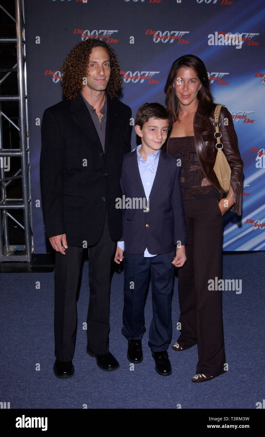 LOS ANGELES, CA. November 11, 2002: Pop musician KENNY G. & family at the special screening in Los Angeles of the new James Bond movie Die Another Day. © Paul Smith / Featureflash Stock Photo