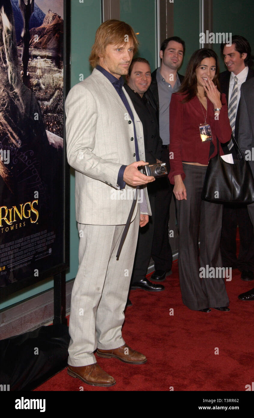 LOS ANGELES, CA. December 15, 2002: Actor VIGGO MORTENSEN at the Los Angeles premiere of his new movie The Lord of the Rings: The Two Towers. © Paul Smith/Featureflash Stock Photo