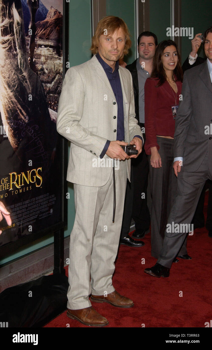 LOS ANGELES, CA. December 15, 2002: Actor VIGGO MORTENSEN at the Los Angeles premiere of his new movie The Lord of the Rings: The Two Towers. © Paul Smith/Featureflash Stock Photo