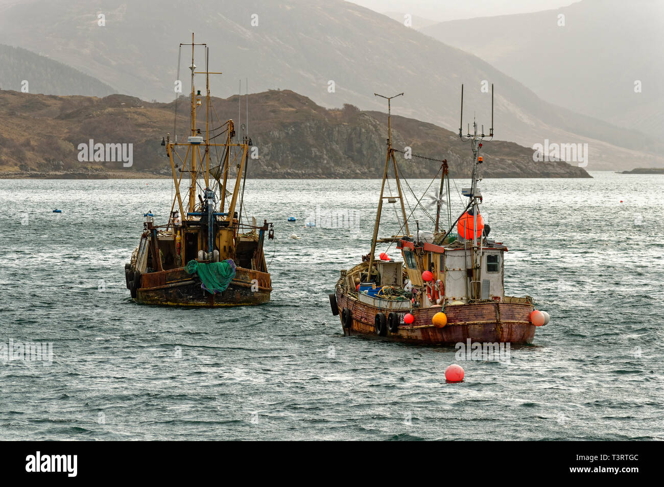 ULLAPOOL ROSS AND CROMARTY SCOTLAND TWO OLD FISHING BOATS MOORED IN LOCH BROOM Stock Photo