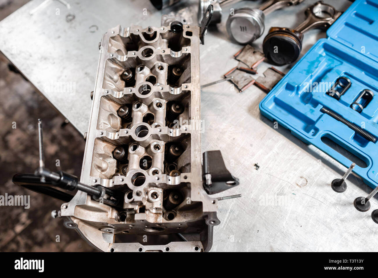 the mechanic opened the locking valve mechanism. Disassemble engine ...