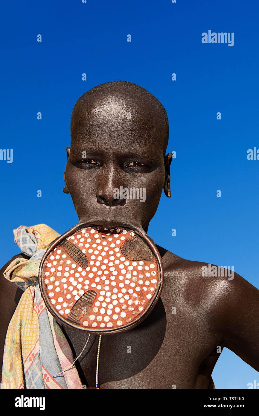 Woman with large lip plate, Mursi tribe, Mago National Park, Region of ...