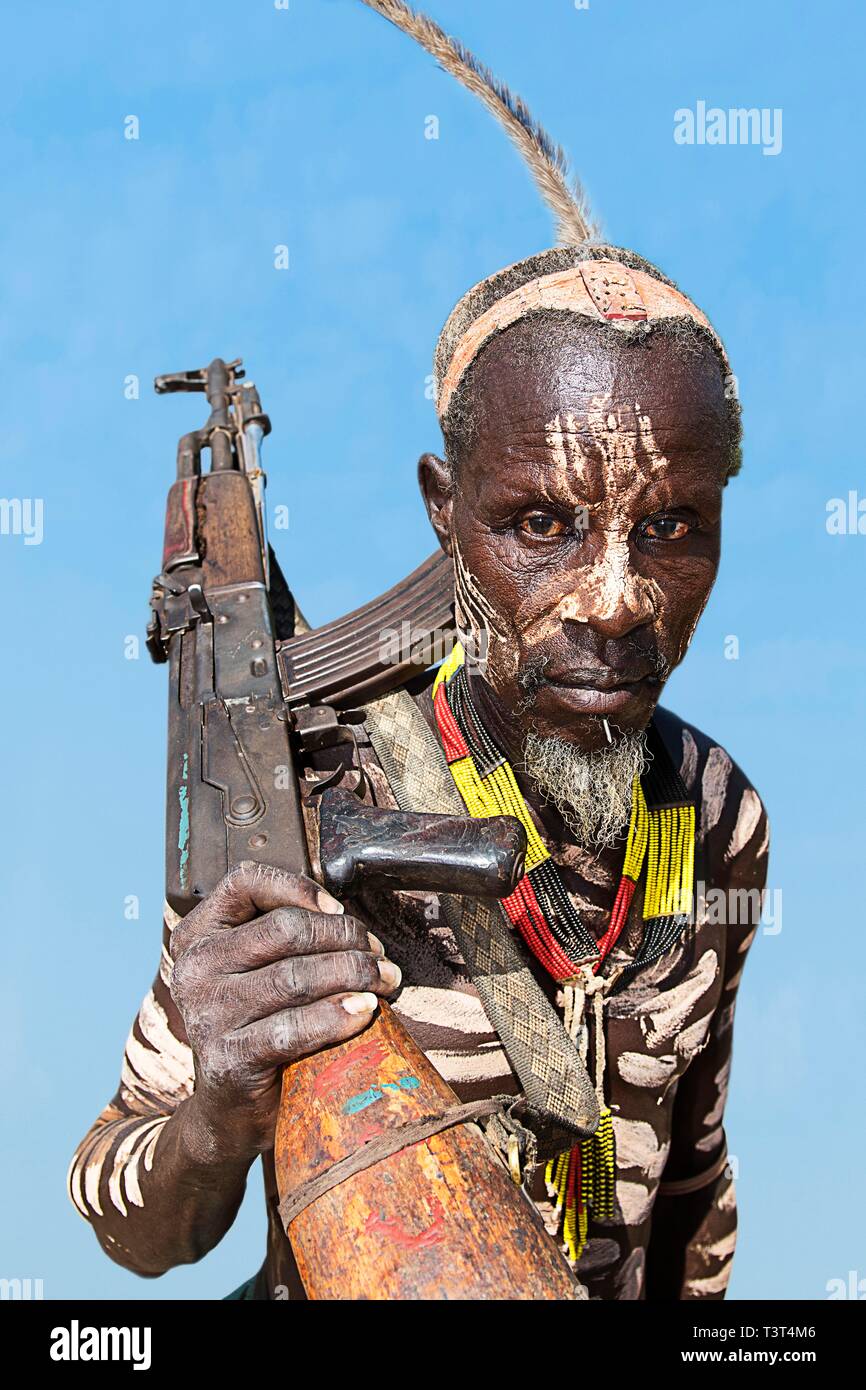 Man with Kalashnikov, Karo tribe, Duss village, Mago National Park, Region of Southern Nations Nationalities and Peoples, Ethiopia Stock Photo