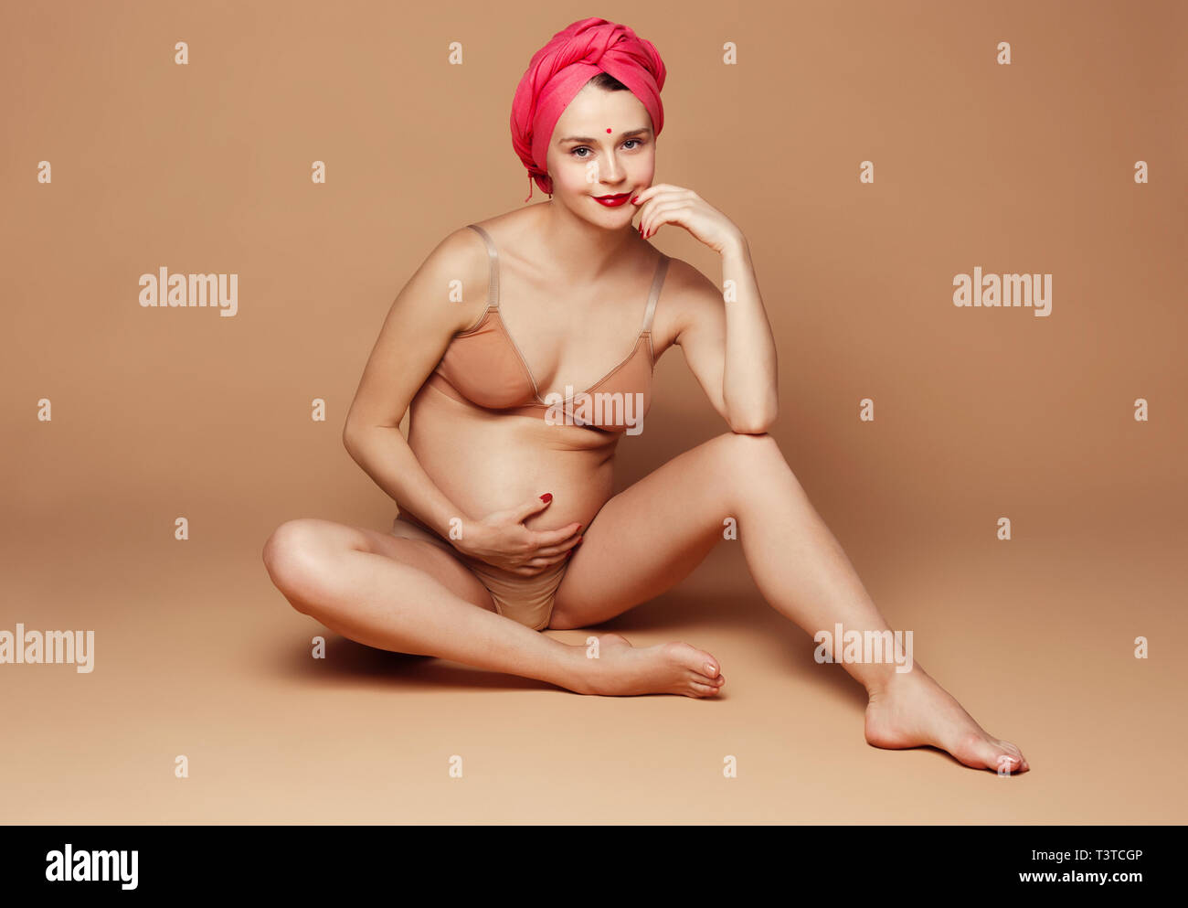 Pregnant Nudis