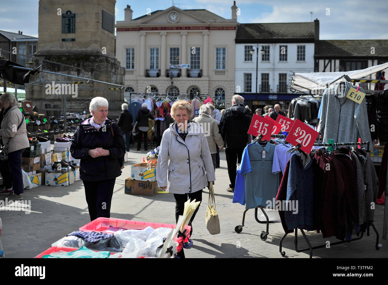 Ripon market square hires stock photography and images Alamy