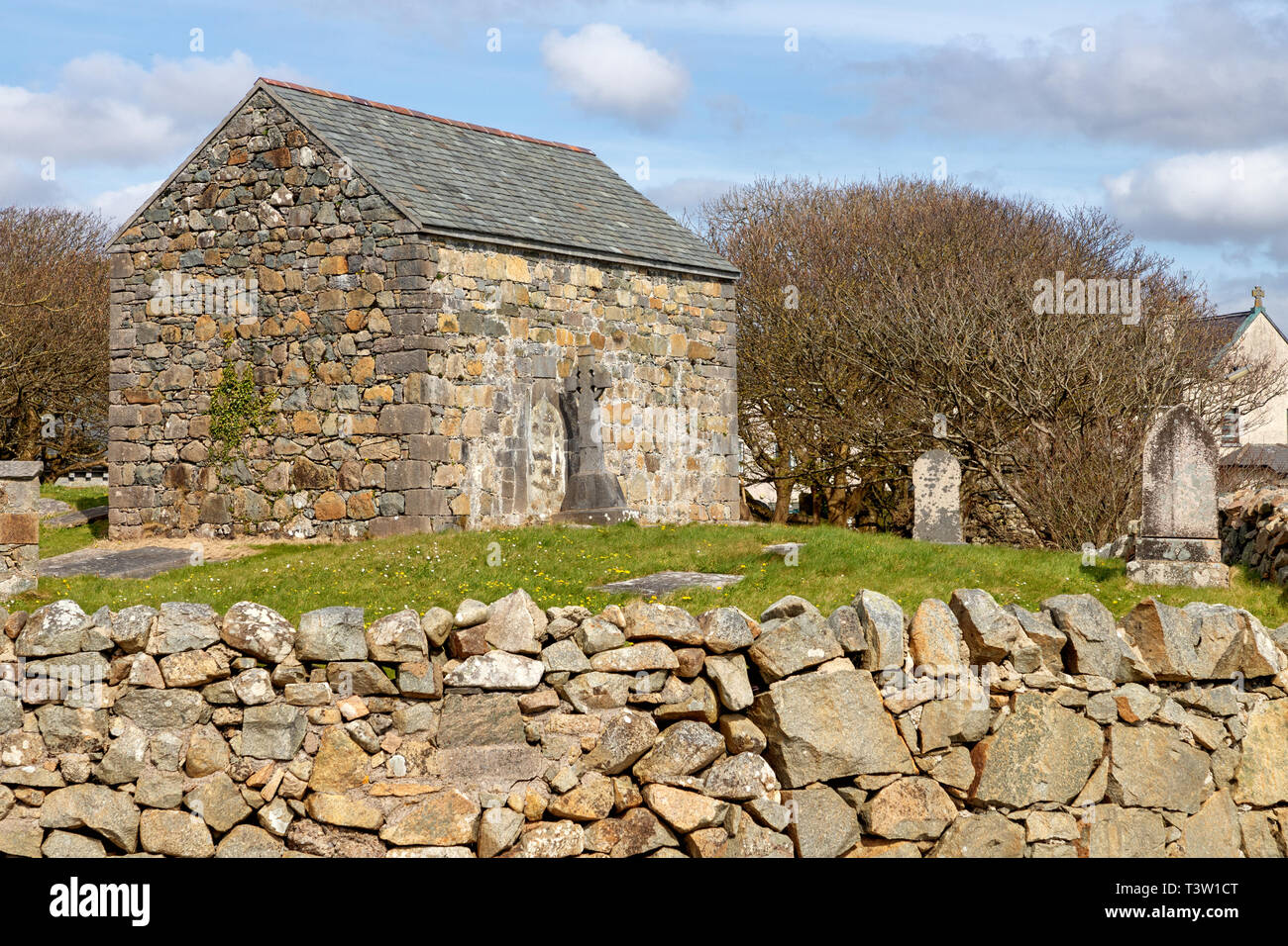 Stone house and cemetery with Celtic cross, Spiddal, Galway, Ireland Stock Photo