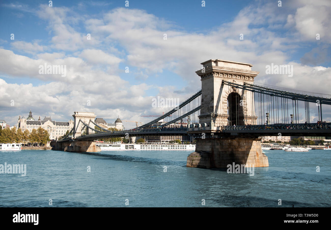 BUDAPEST, HUNGARY - SEPTEMBER 22, 2017: The Széchenyi Chain Bridge is a suspension bridge that spans the River Danube between Buda and Pest, the weste Stock Photo