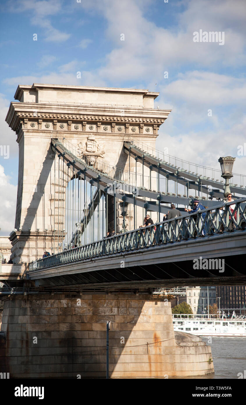 BUDAPEST, HUNGARY - SEPTEMBER 22, 2017: The Széchenyi Chain Bridge is a suspension bridge that spans the River Danube between Buda and Pest, the weste Stock Photo
