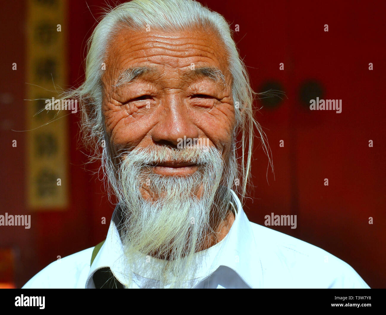 Old asian man beard wisdom hi-res stock photography and images - Alamy