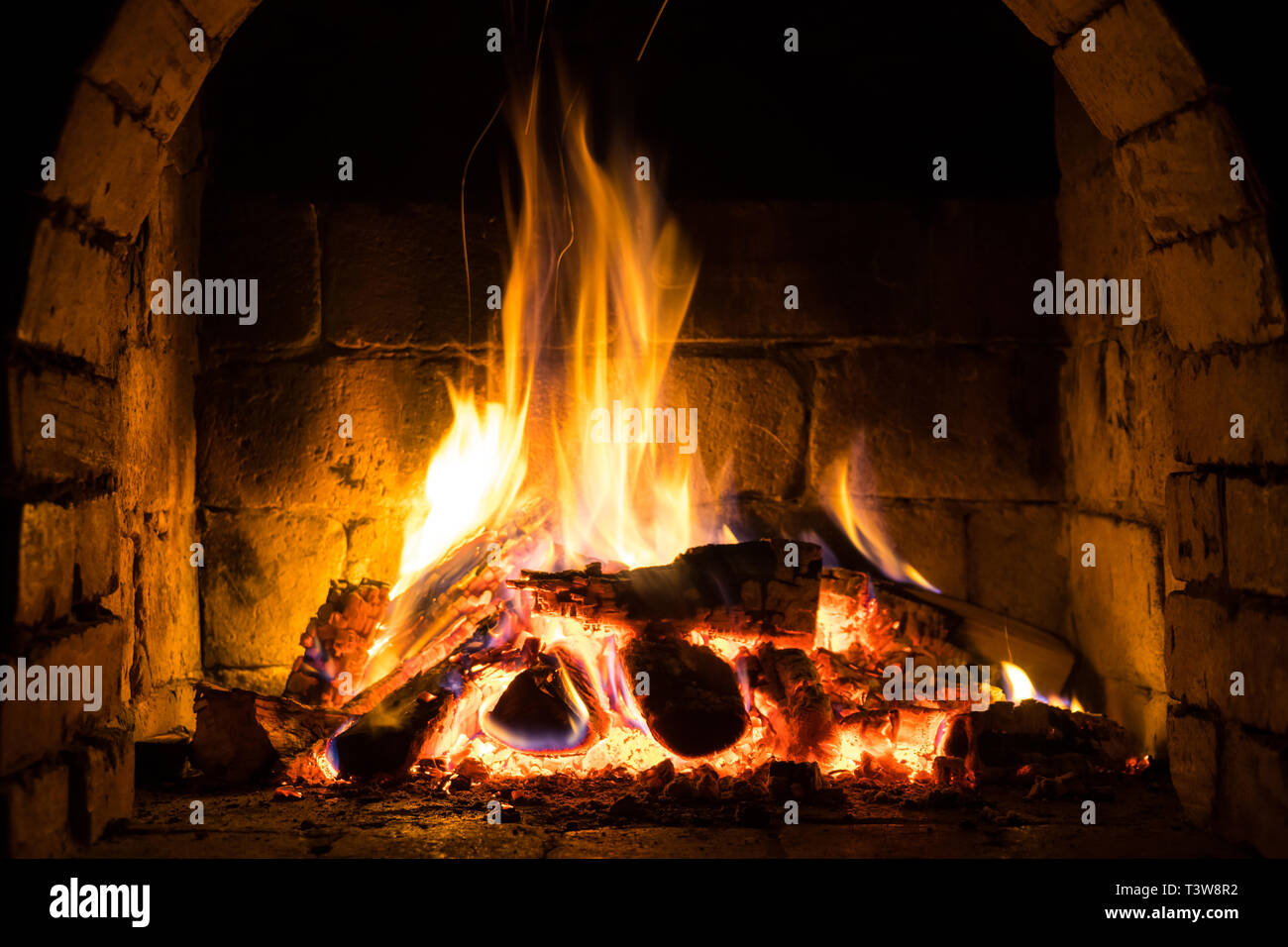 Cozy fireplace hi-res stock photography and images - Alamy