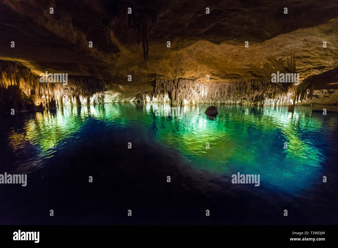 Famous cave "Cuevas del Drach" (Dragon cave) on spanish island Mallorca  Drach Caves in Porto Cristo Stock Photo - Alamy