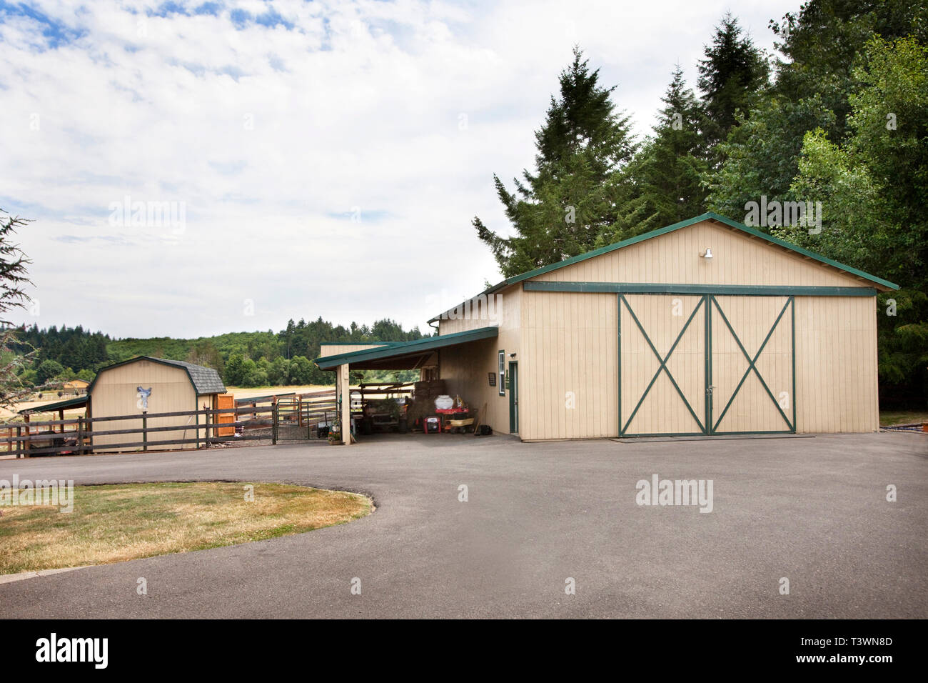 Concrete driveway and barn on ranch Stock Photo - Alamy