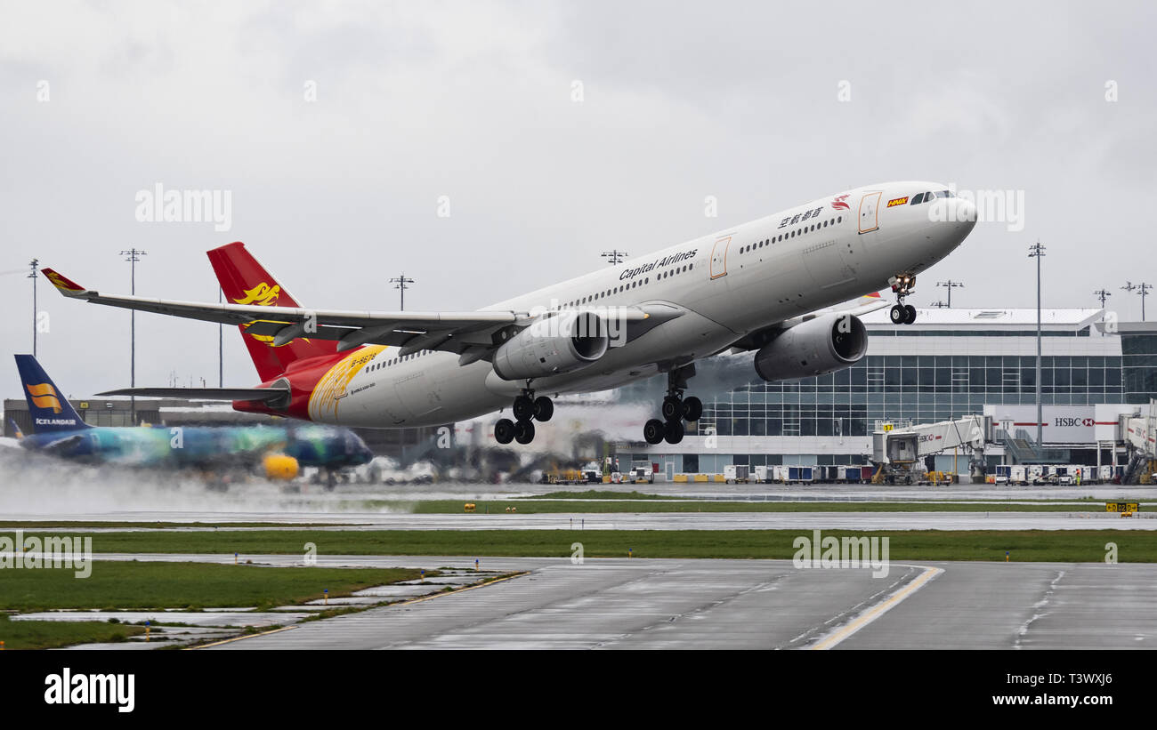 Самолет пекин петербург. Пекин с самолета. Хайнань эйрлайнс а 330. Аэропорт пекин самолеты. Международный аэропорт в санкт-петербурге.