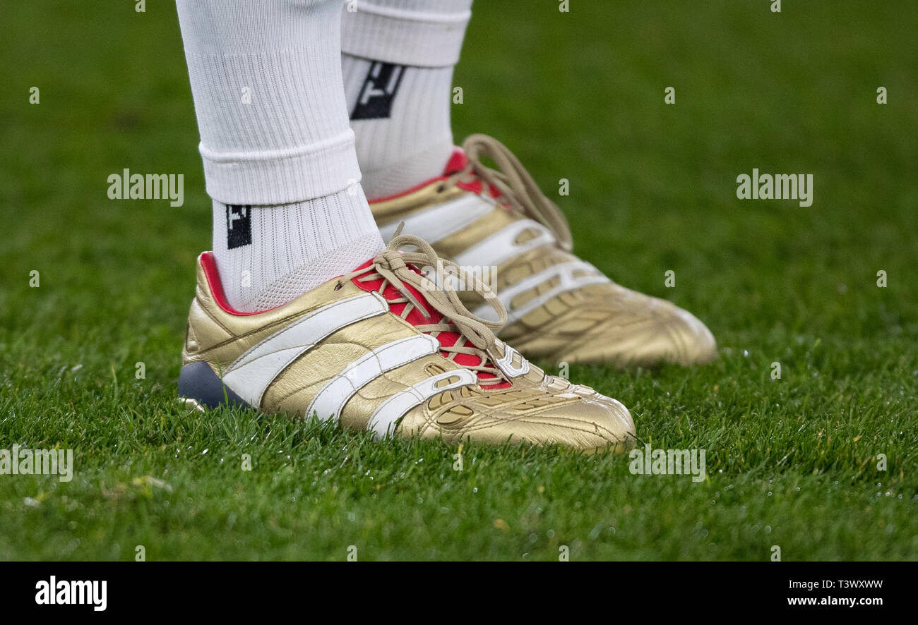 London, UK. 11th Apr, 2019. Mesut Ozil of Arsenal Gold X Zidane Predator  Accelerator Leather Football Boots during the UEFA Europa League match  between Arsenal and S.S.C Napoli at the Emirates Stadium,
