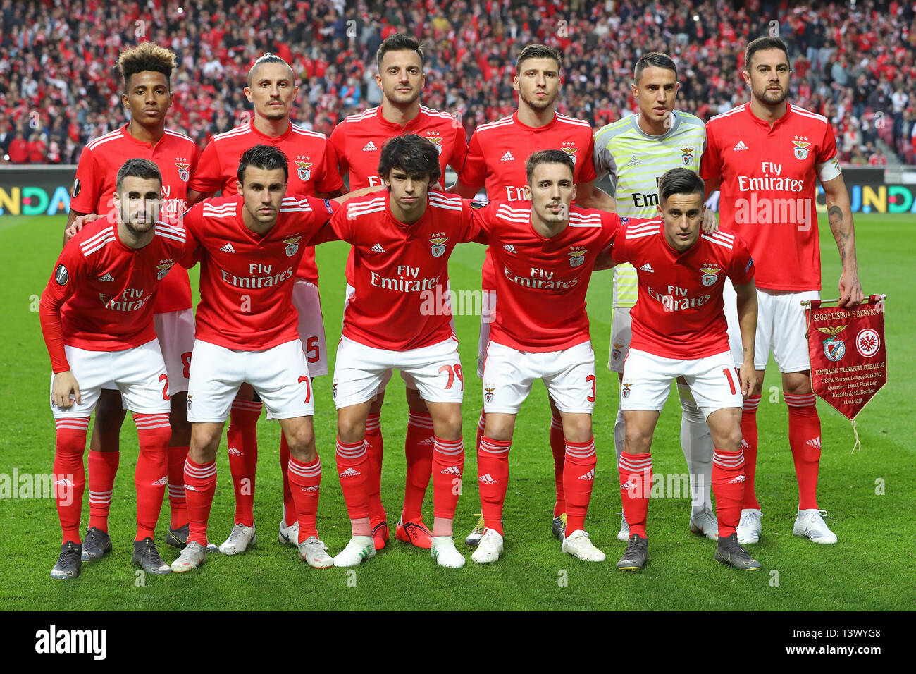 Benfica Football Team High Resolution Stock Photography And Images Alamy [ 956 x 1300 Pixel ]