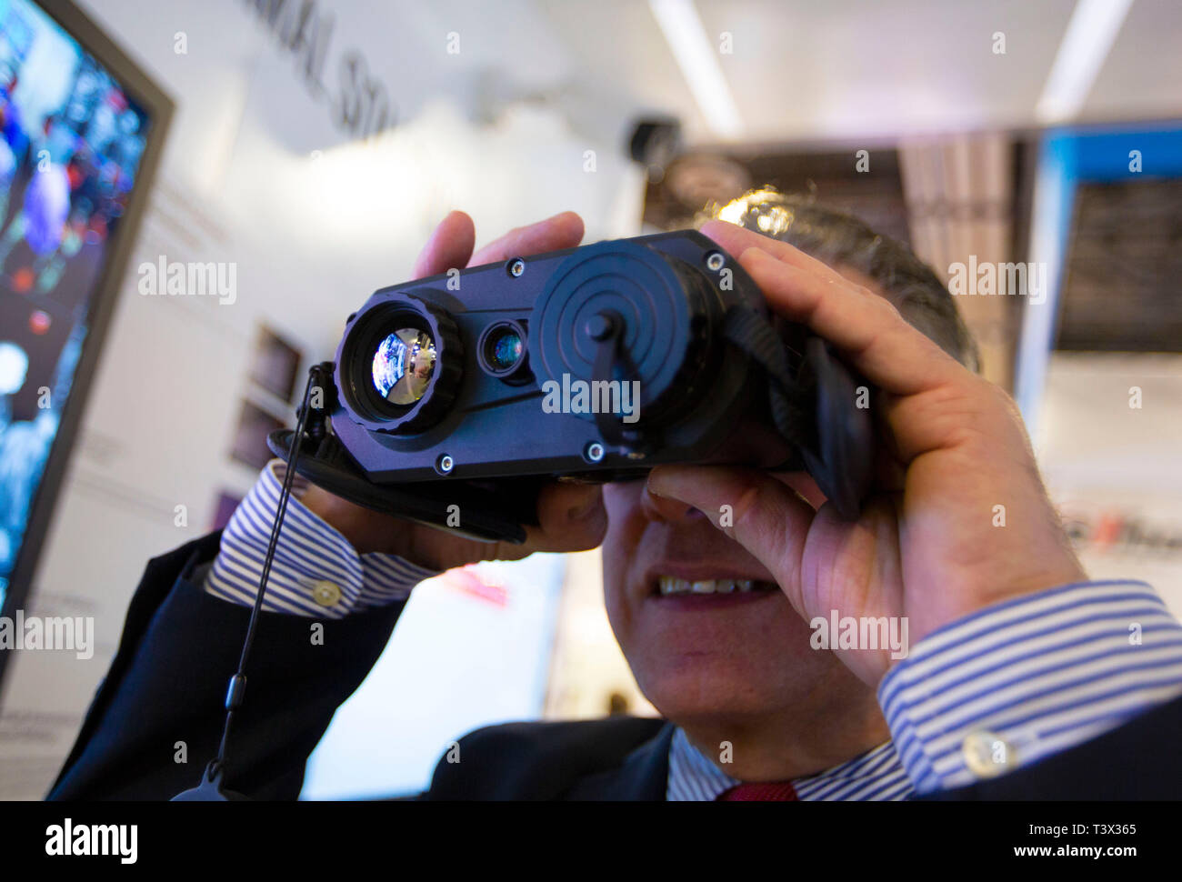 (190412) -- LAS VEGAS, April 12, 2019 (Xinhua) -- A staff member of China's Hikvision shows a thermal-optical binocular camera at the International Security Conference and Exposition (ISC West) in Las Vegas, the United States, April 10, 2019. Chinese security companies are seeking more trade opportunities in the American market at the ongoing International Security Conference and Exposition here. A total of 154 Chinese companies, from sectors including surveillance, smart homes, access control and border security, are participating in the annual show from Wednesday to Friday, the largest secur Stock Photo