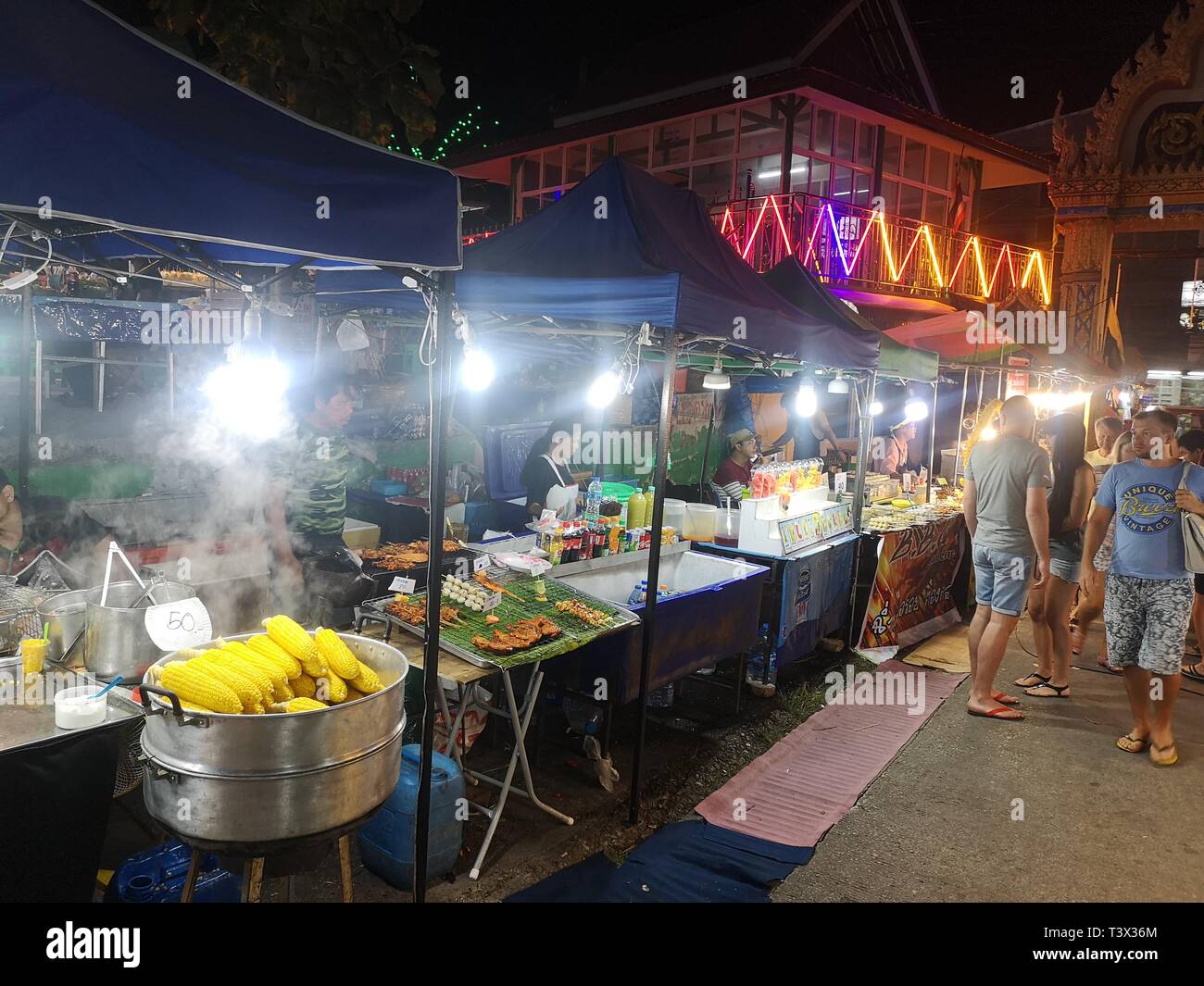 Karon Market 05 March 2019, Thailand, Karon Beach: Cookshops and food stalls at the ...