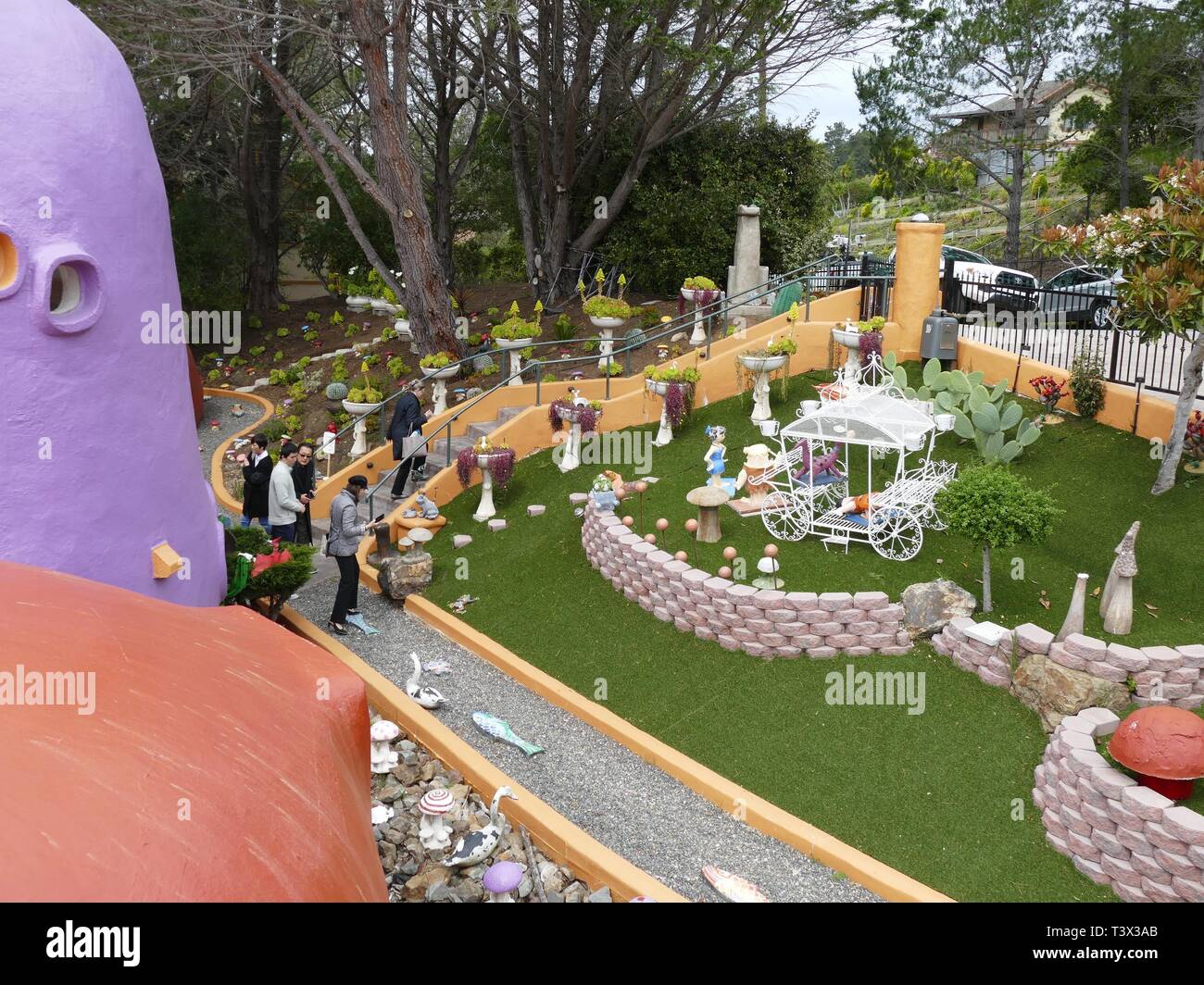 hillsborough flintstone house