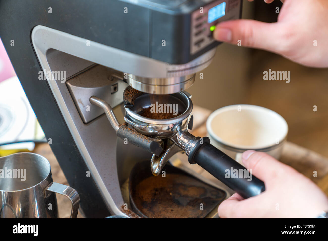 How To Use A Coffee Machine With Beans / Nescafe Launches Two Premium