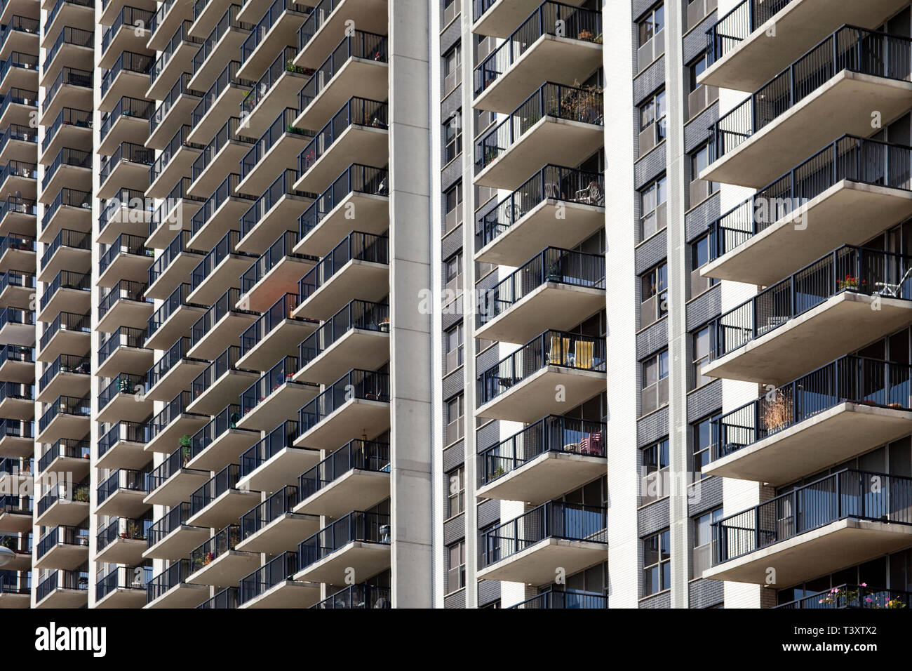 Chicago low rise apartment hi-res stock photography and images - Alamy
