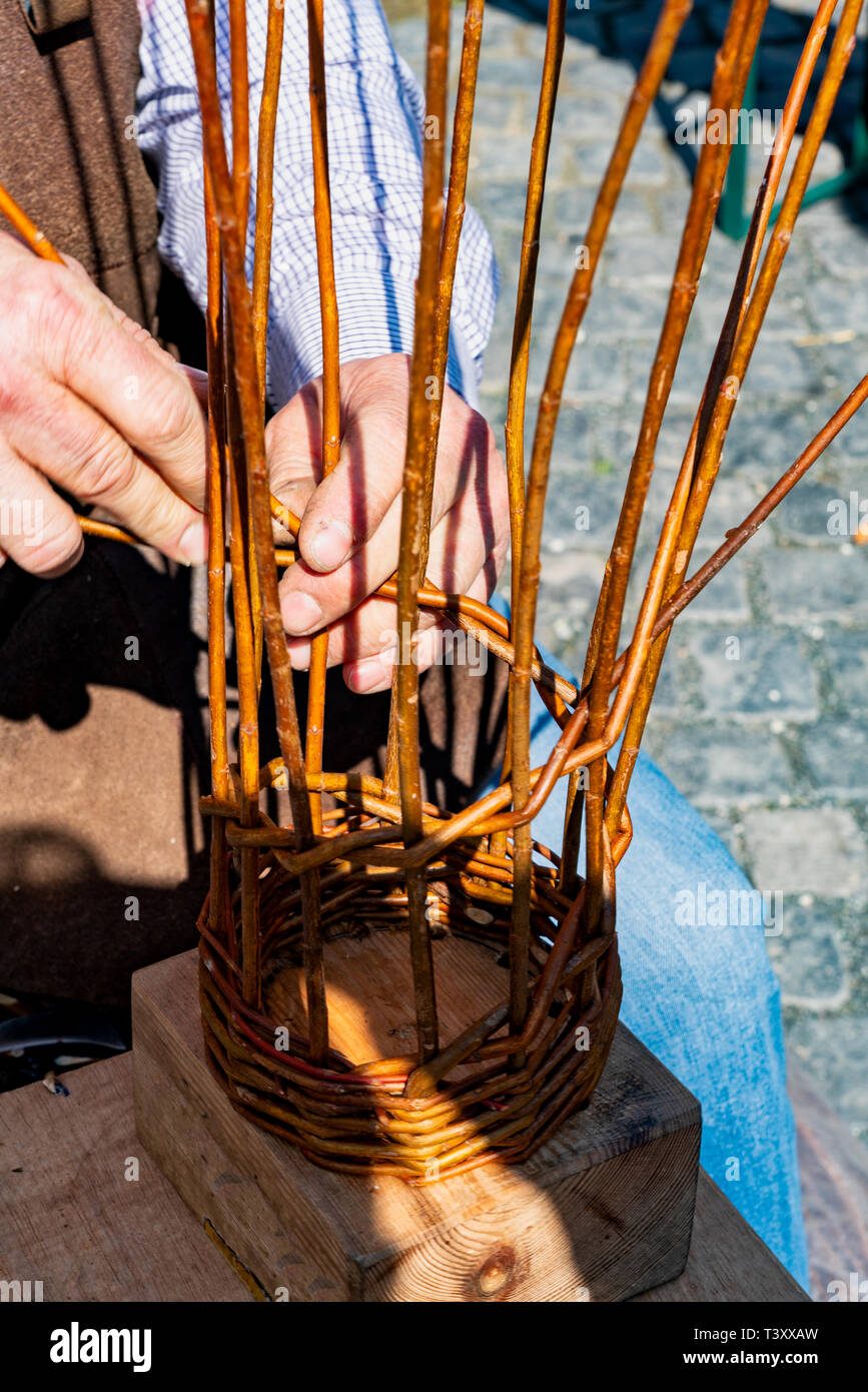Hands of a basket maker weaving a wicker basket Stock Photo Alamy