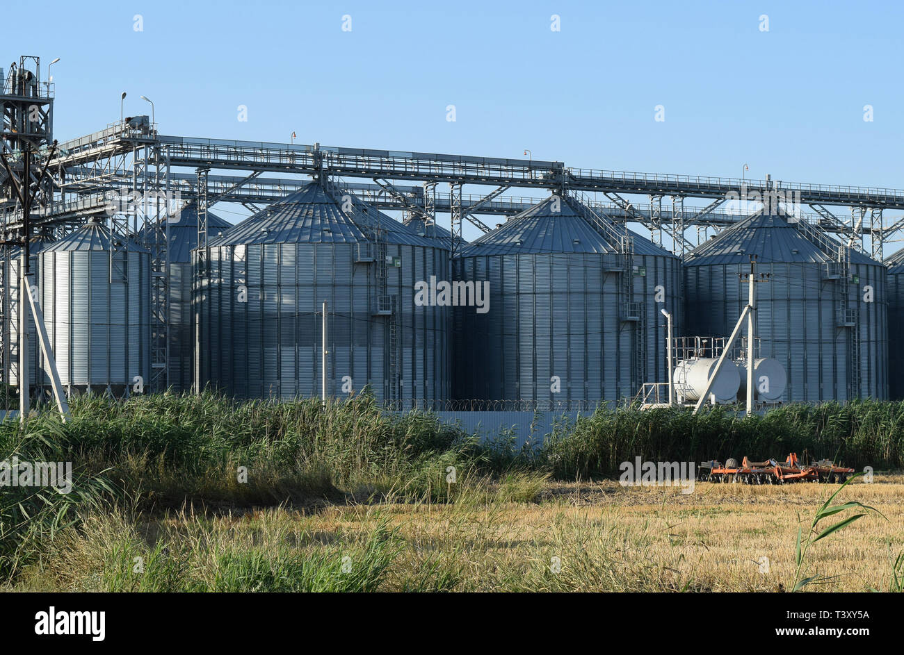 Plant for storage and processing of grain Stock Photo - Alamy
