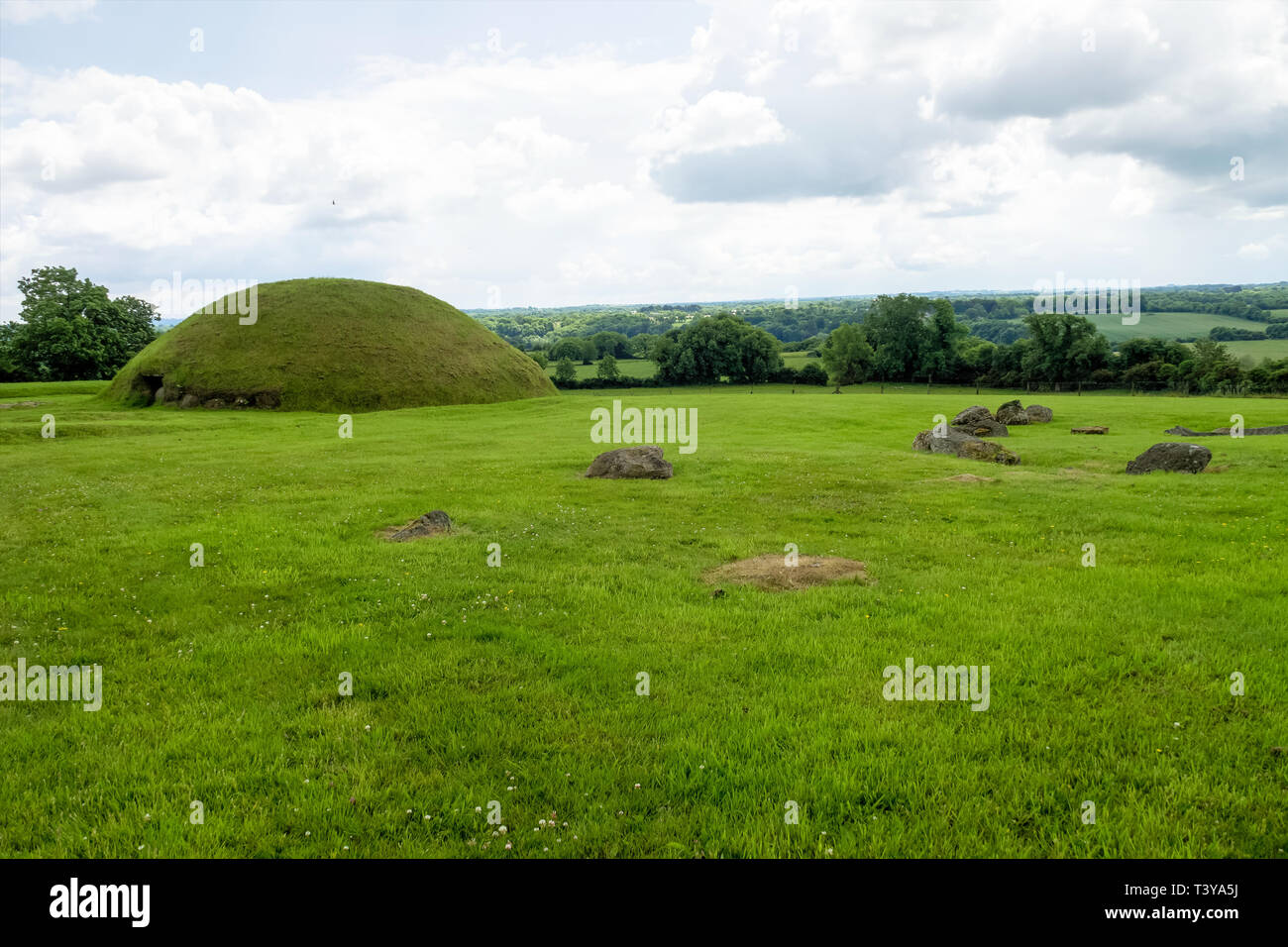 Knowth is a Neolithic passage grave and an ancient monument of Bru na Boinne in the valley of the River Boyne in Ireland, UNESCO World Heritage Site Stock Photo