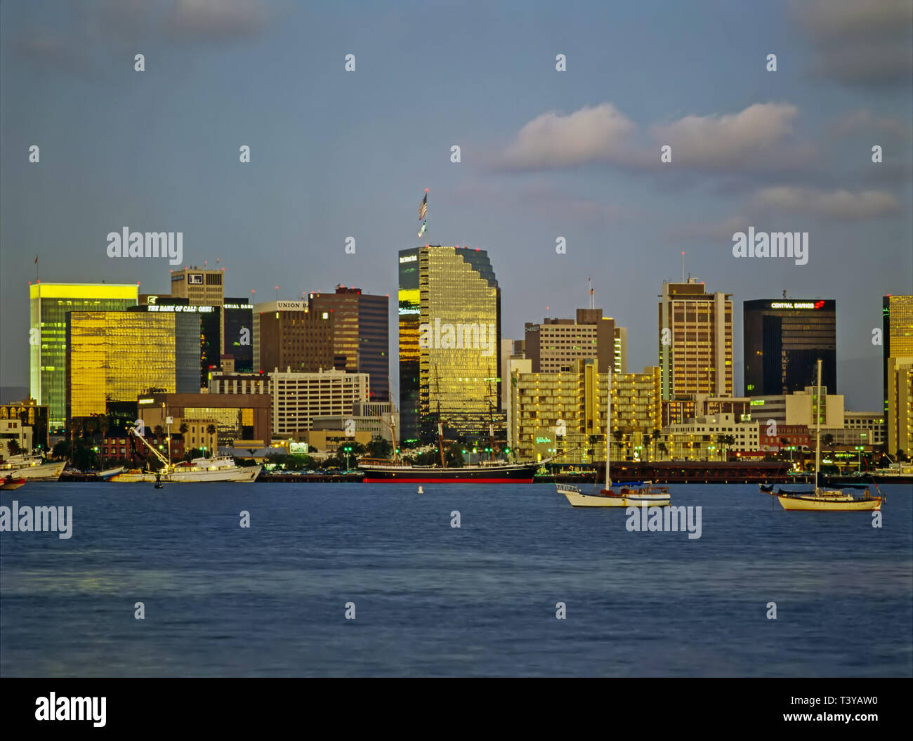 Harbor at dusk hi-res stock photography and images - Alamy
